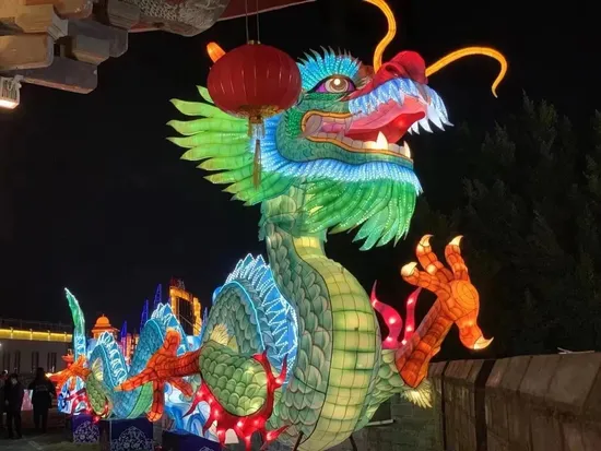High Quality Waterproof Silk Fabric Red Decorative Giant Dragon Lantern 